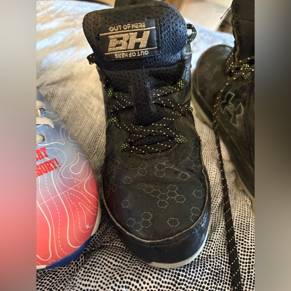 Pre-Loved Kids under Armor 
3.5 Y &  2.5 Y
2pair Colorful Cleats - Picture 3 of 12